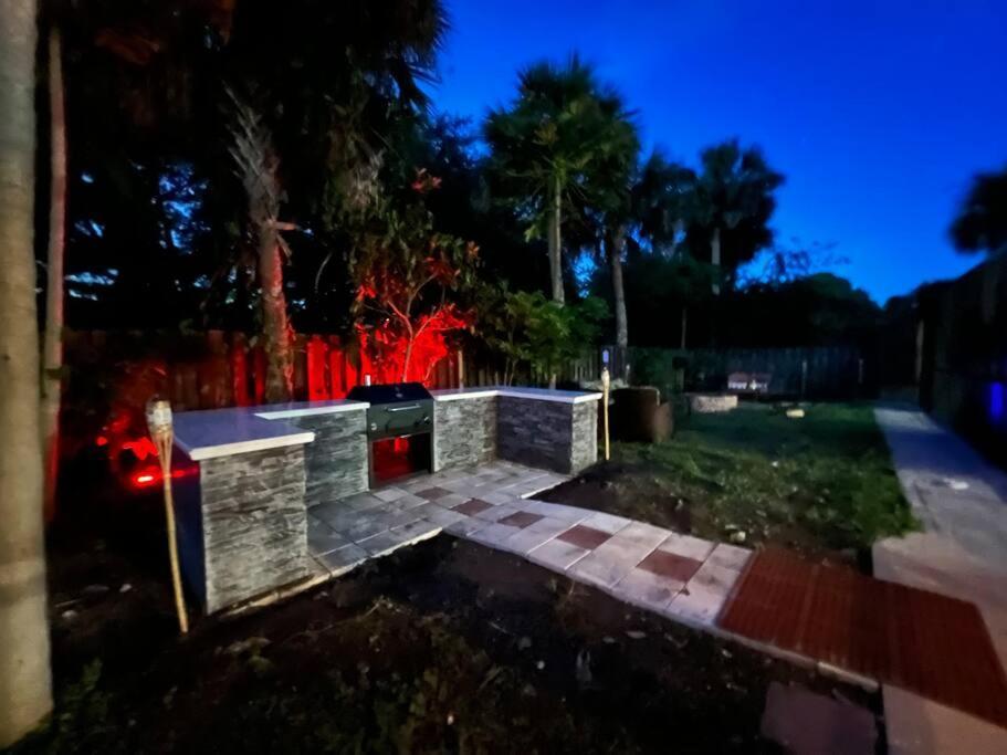 Willa Poolside Cocoa Oasis w/ Tiki Bar! Frontenac Zewnętrze zdjęcie
